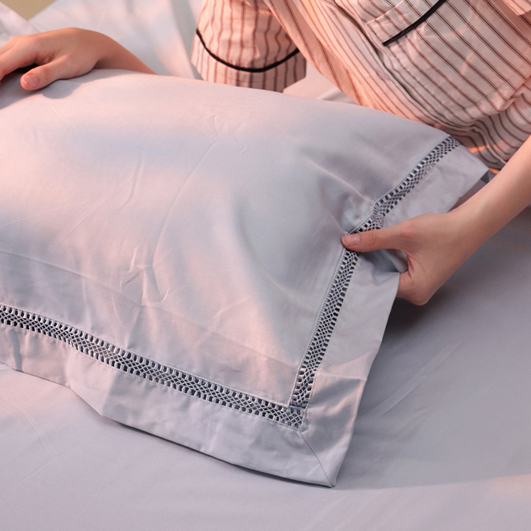 Waves Bedsheet In Ice Blue